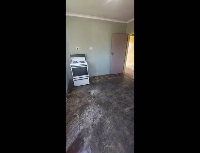 2 BEDROOM HOUSE FOR SALE IN LEHURUTSHE